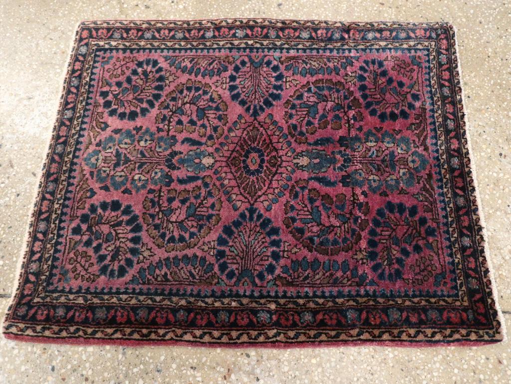 Persiano Galerie Shabab Collection'S Tappeto persiano Sarouk della metà del XX secolo in vendita