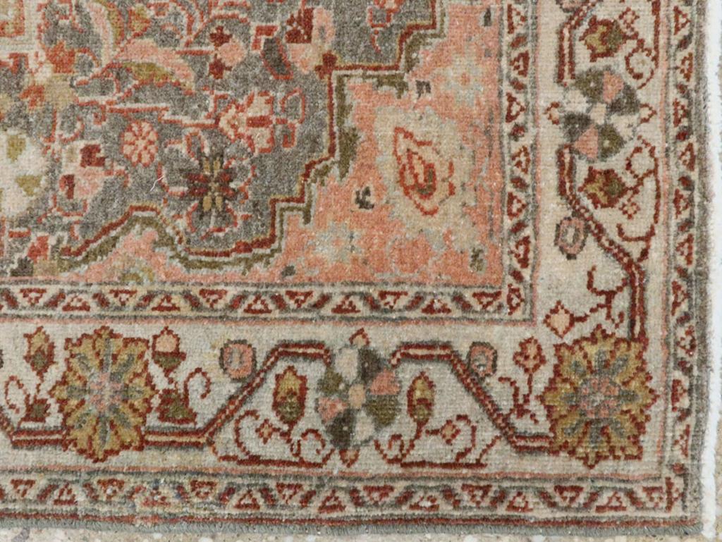 Galerie Shabab Collection Persischer Sarouk-Teppich aus der Mitte des 20. im Zustand „Hervorragend“ im Angebot in New York, NY