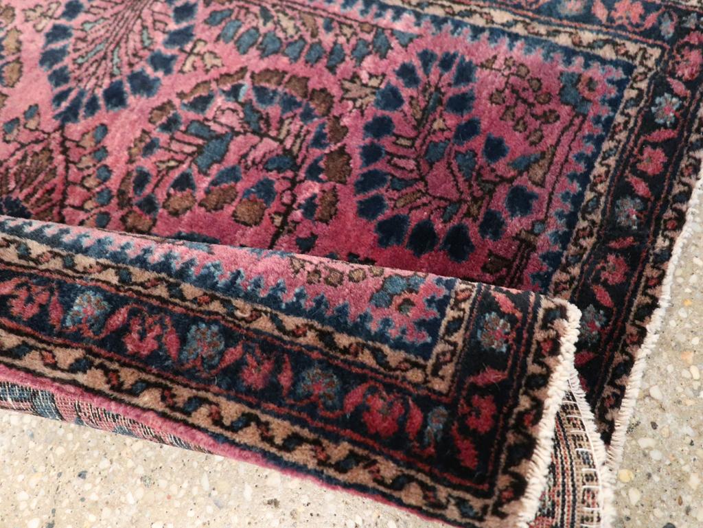 Lana Galerie Shabab Collection'S Tappeto persiano Sarouk della metà del XX secolo in vendita