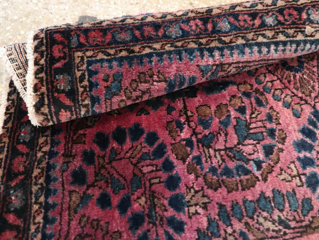 Galerie Shabab Collection'S Tappeto persiano Sarouk della metà del XX secolo in vendita 1