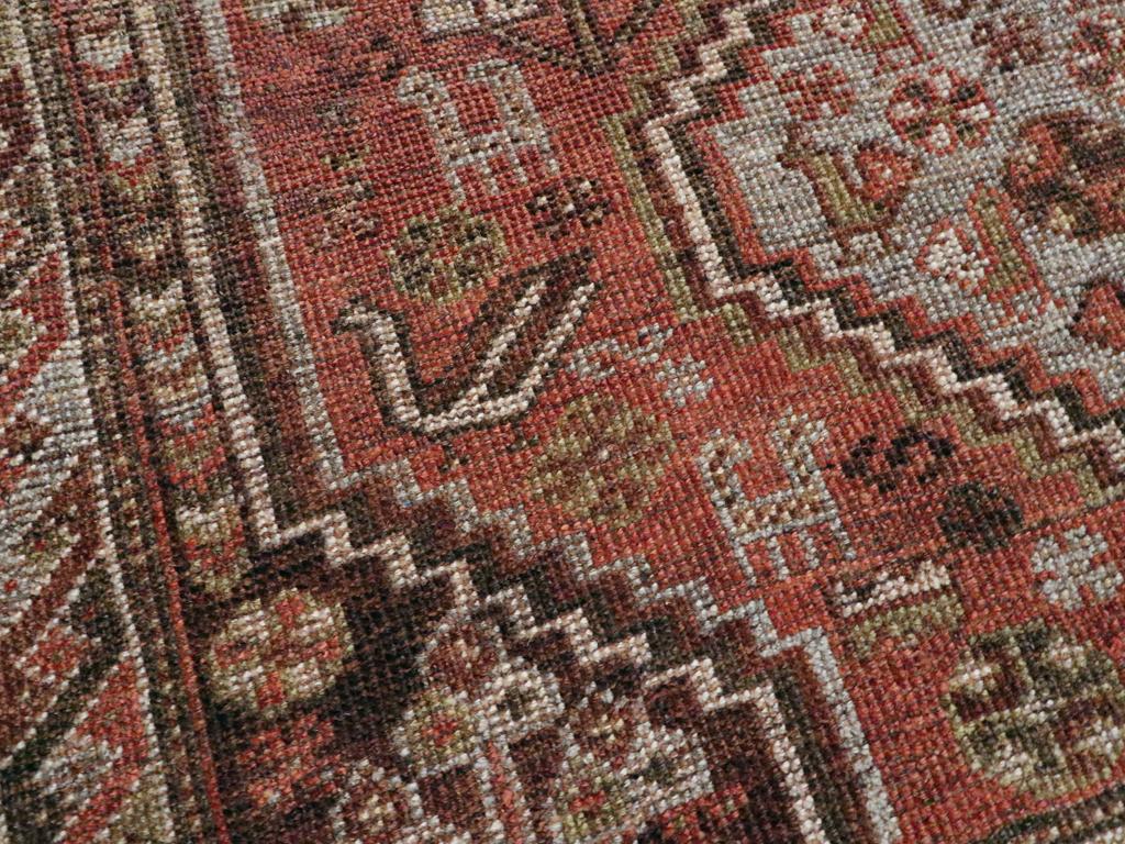 Galerie Shabab Collection Mitte des 20. Jahrhunderts Persischer Shiraz-Würfelteppich (Stammeskunst) im Angebot
