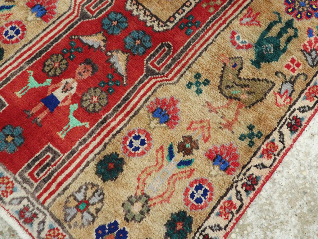Noué à la main Collection Shabab Collection Persane Tabriz du milieu du 20ème siècle Runner en vente