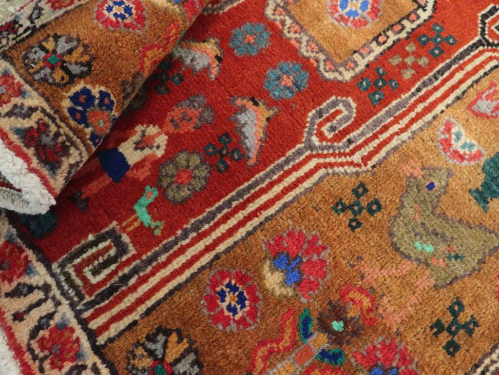 20ième siècle Collection Shabab Collection Persane Tabriz du milieu du 20ème siècle Runner en vente