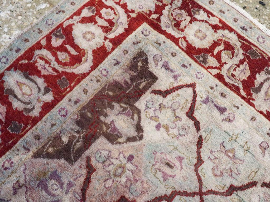 Colección Galerie Shabab Alfombra persa Tabriz de mediados del siglo XX en Excelente estado para la venta en New York, NY