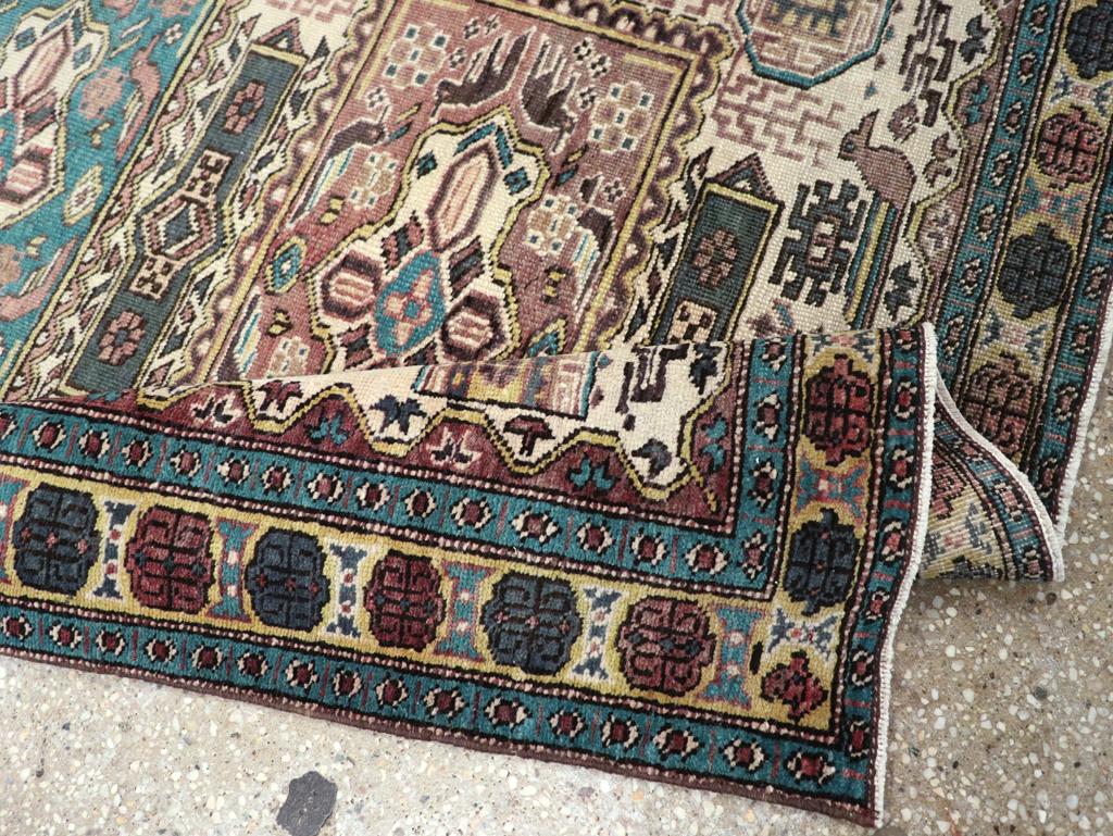 Galerie Shabab Collection Mitte des 20. Jahrhunderts Persischer Veece-Würfelteppich im Angebot 1
