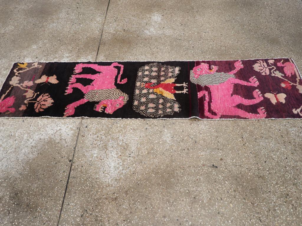 Galerie Shabab Collection Tibetischer Bilderläufer aus der Mitte des 20. im Zustand „Hervorragend“ im Angebot in New York, NY
