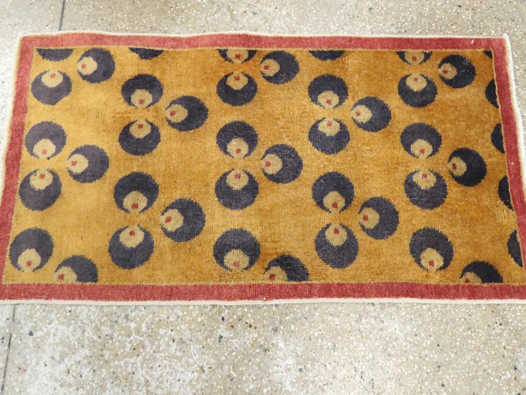 Turco Galerie Shabab Collection'S Tappeto da lancio turco anatolico deco della metà del XX secolo in vendita