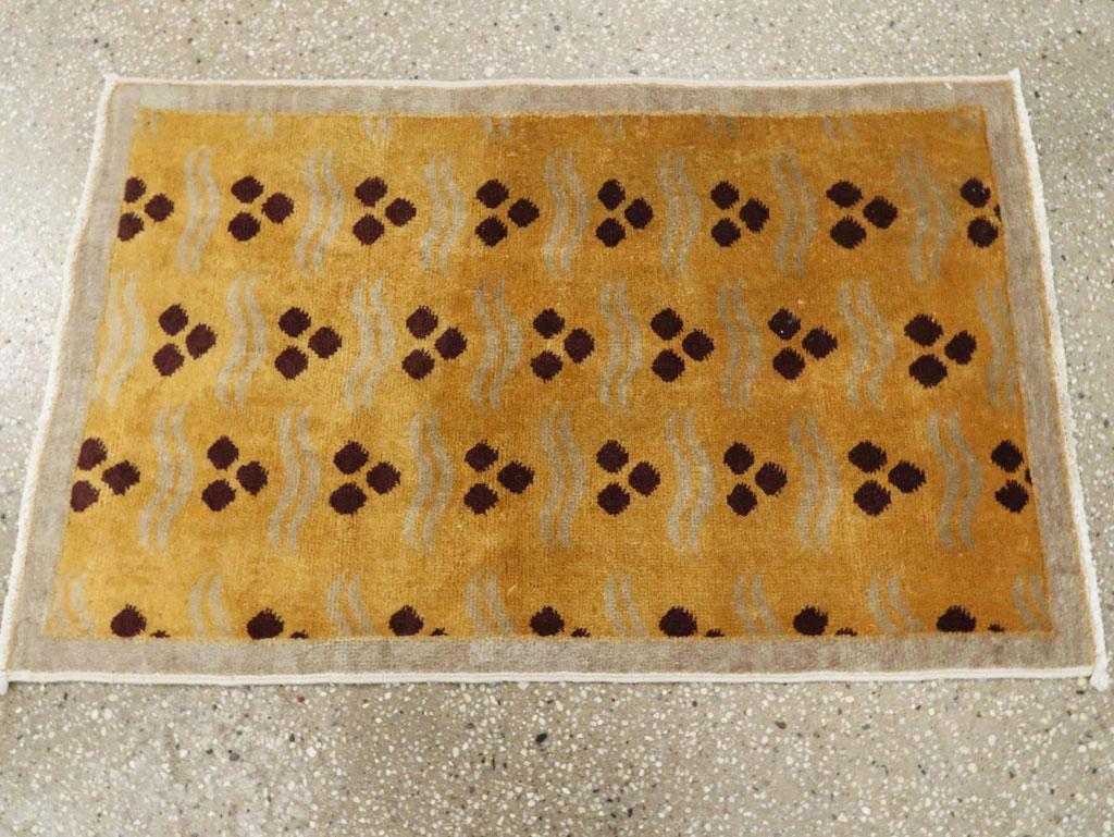 Turco Galerie Shabab Collection'S Tappeto da lancio turco anatolico deco della metà del XX secolo in vendita