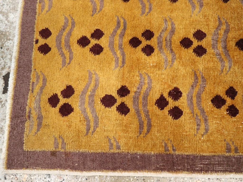 Annodato a mano Galerie Shabab Collection'S Tappeto da lancio turco anatolico deco della metà del XX secolo in vendita