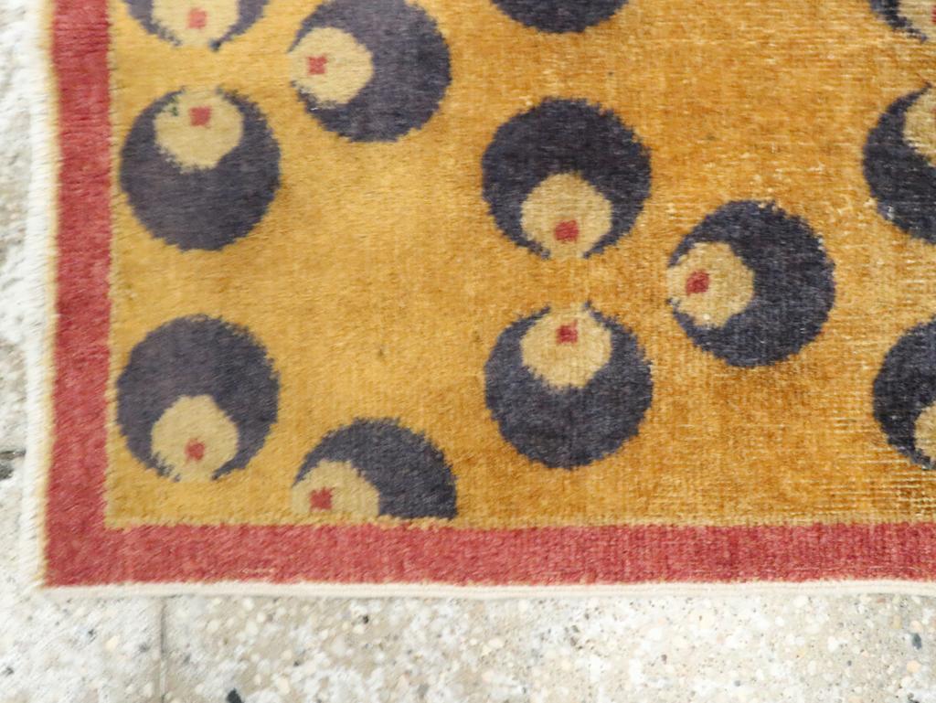 Annodato a mano Galerie Shabab Collection'S Tappeto da lancio turco anatolico deco della metà del XX secolo in vendita