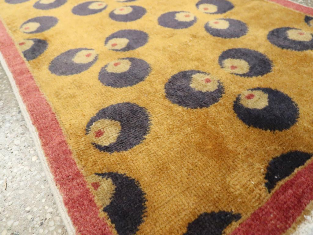 Galerie Shabab Collection'S Tappeto da lancio turco anatolico deco della metà del XX secolo In condizioni ottime in vendita a New York, NY