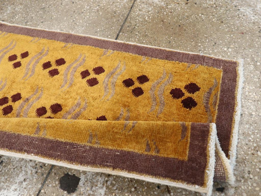 Lana Galerie Shabab Collection'S Tappeto da lancio turco anatolico deco della metà del XX secolo in vendita