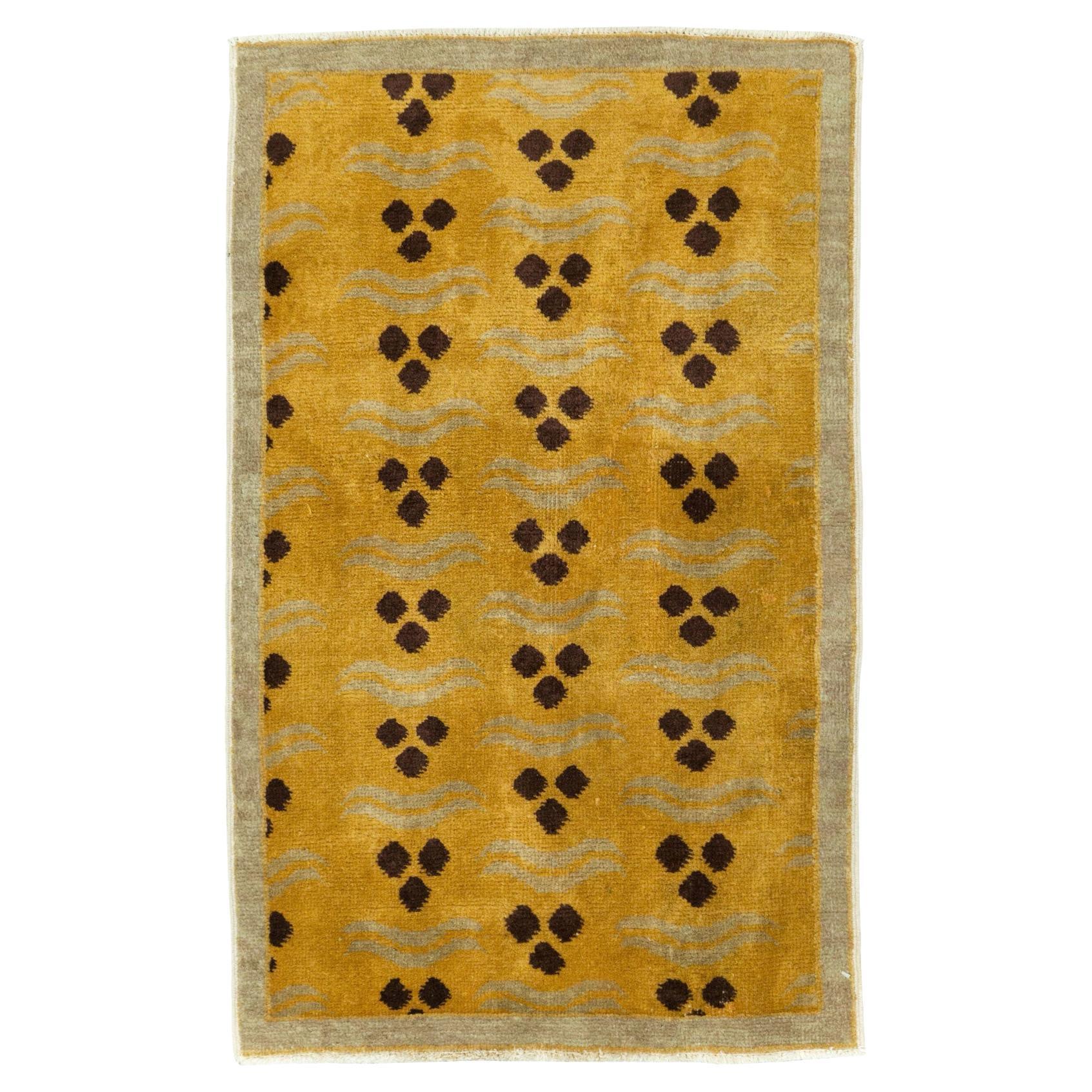 Galerie Shabab Collection'S Tappeto da lancio turco anatolico deco della metà del XX secolo in vendita