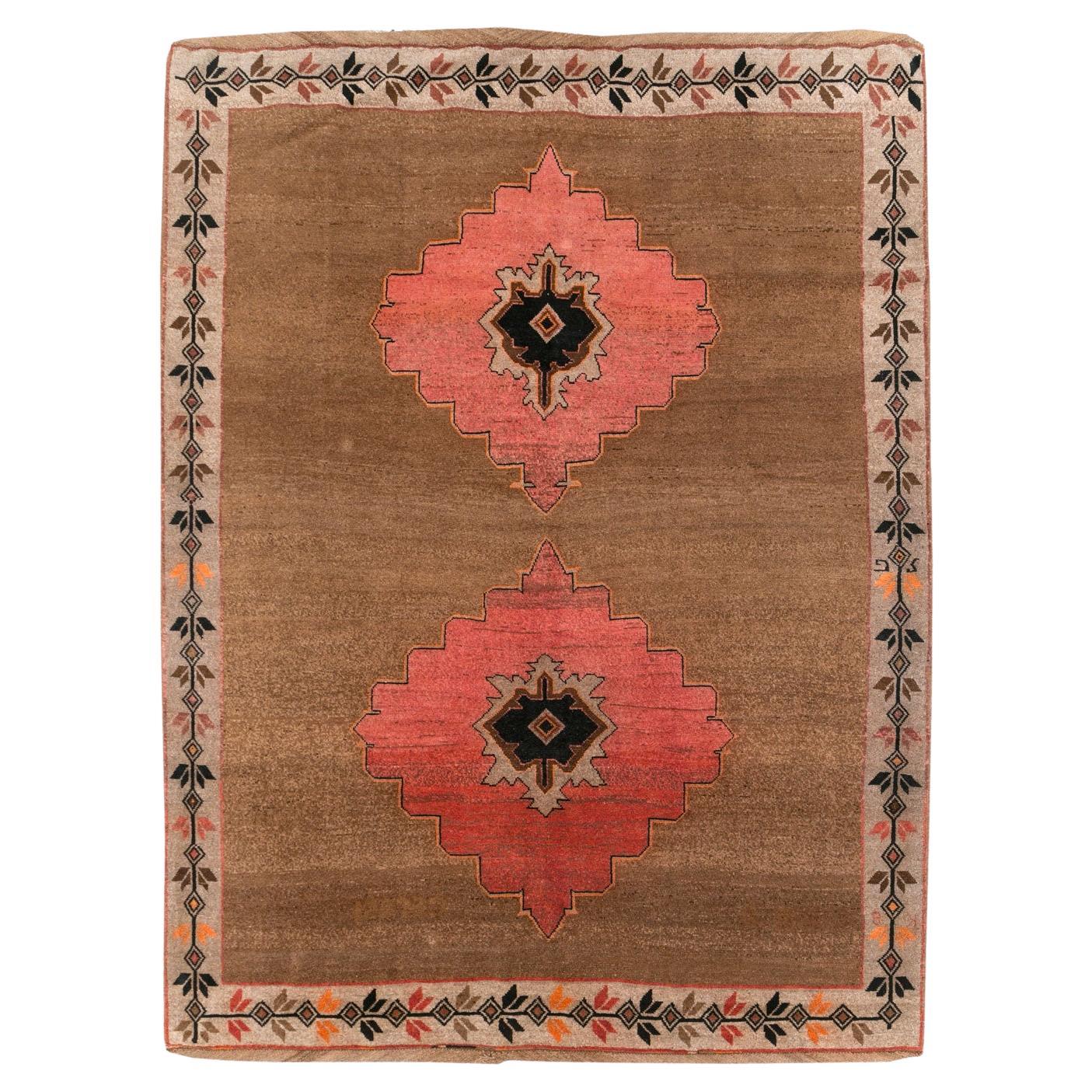 Galerie Shabab Kollektion Türkischer Anatolischer Teppich in Zimmergröße aus der Mitte des 20. Jahrhunderts