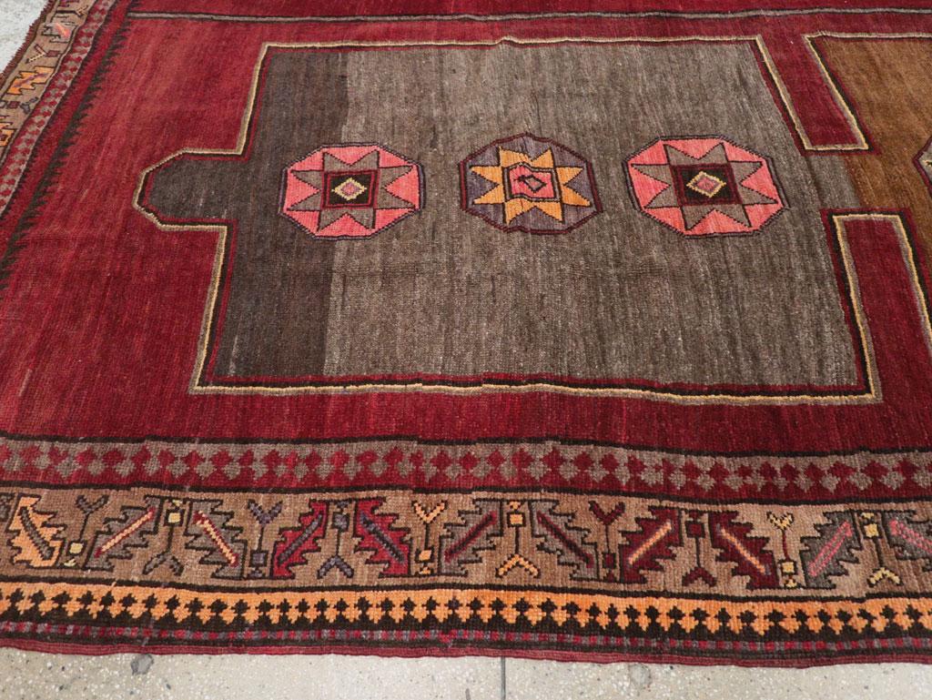 Mid-20th Century Turkish Anatolian Room Size Rug In Excellent Condition For Sale In New York, NY