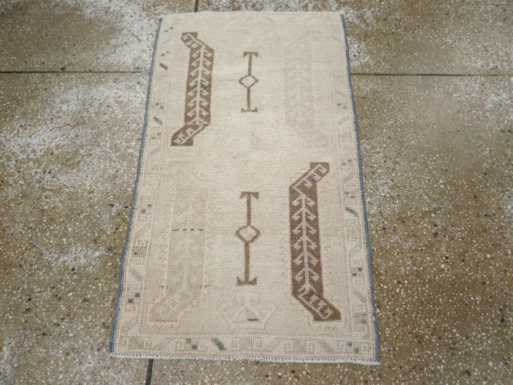 This mid-20th-century Turkish Anatolian rug, measuring 1' 8