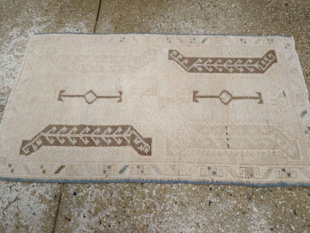 Hand-Knotted Galerie Shabab Collection Mid-20th Century Turkish Anatolian Rug For Sale