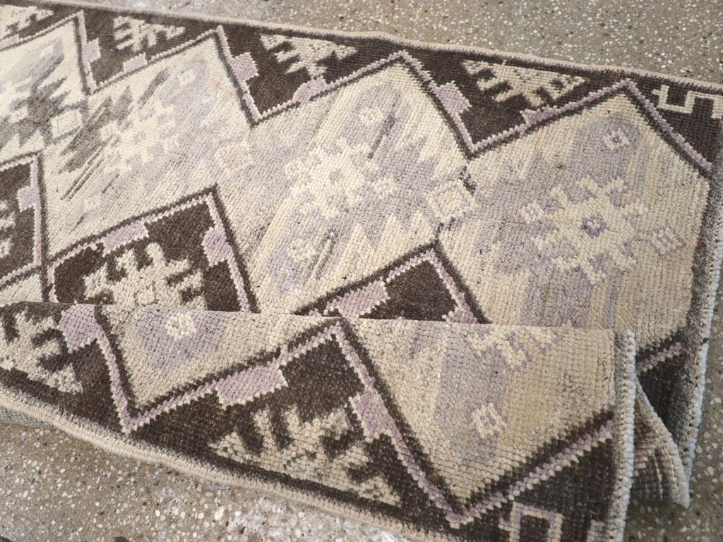 20ième siècle Collection Shabab, tapis turc d'Anatolie du milieu du 20e siècle en vente