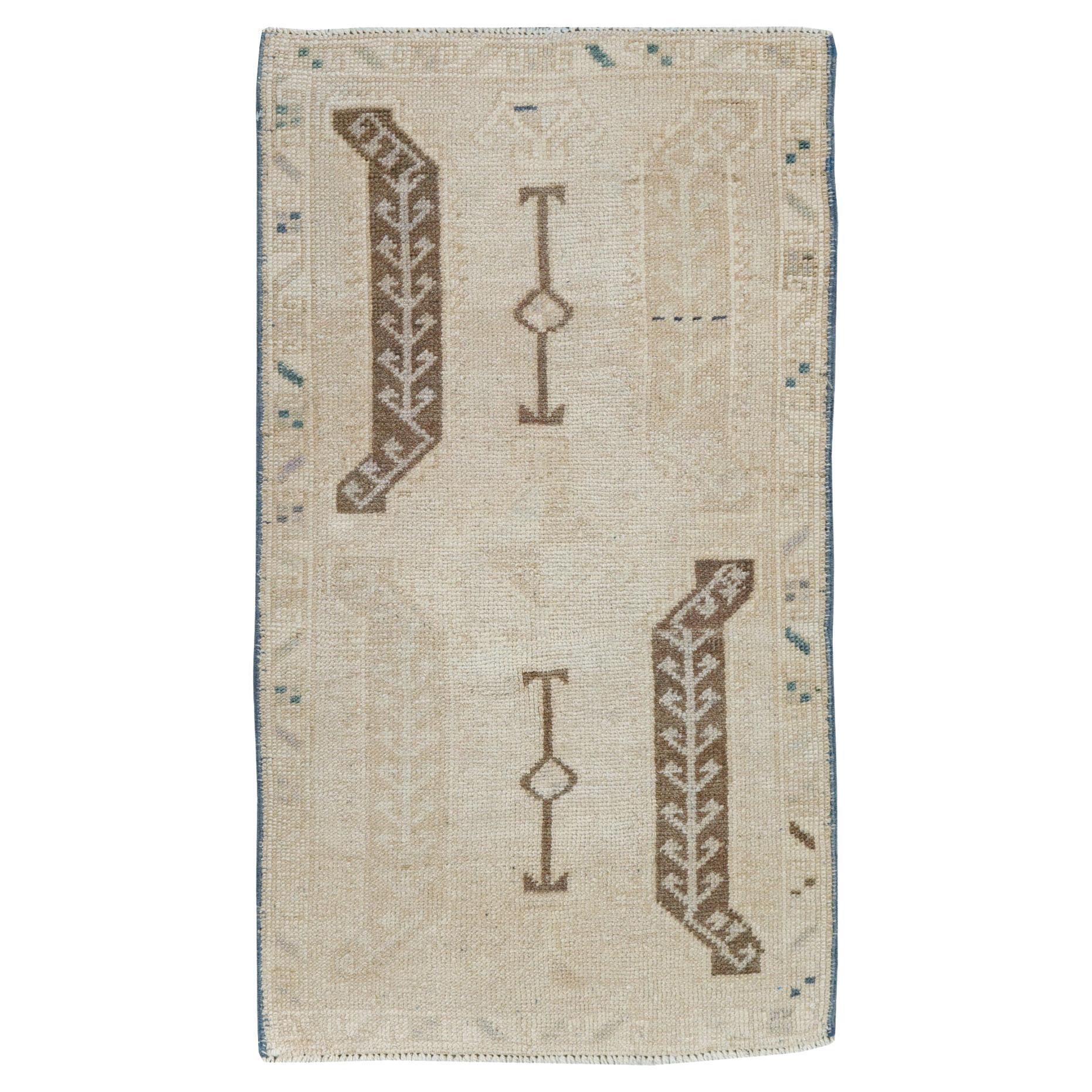 Galerie Shabab Collection Mid-20th Century Turkish Anatolian Rug For Sale