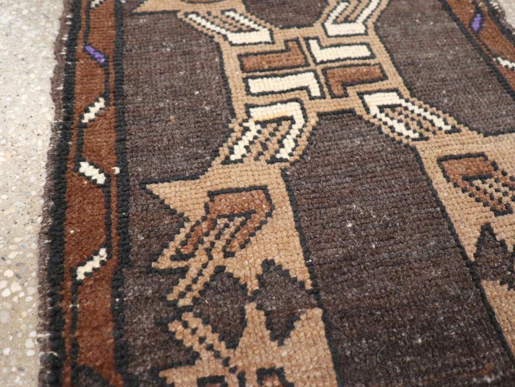 Tribale Galerie Shabab Collection Tappeto da lancio turco anatolico della metà del XX secolo in vendita