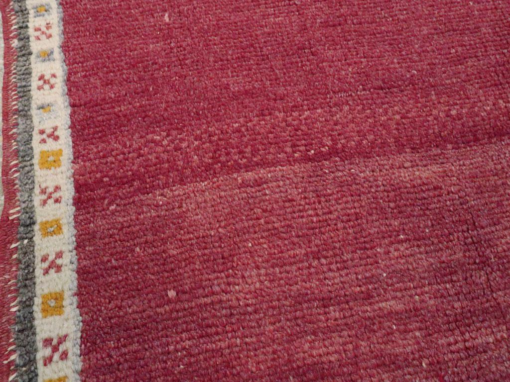 Galerie Shabab Collection Mitte des 20. Jahrhunderts Türkischer Anatolischer Wurfteppich (Moderne der Mitte des Jahrhunderts) im Angebot