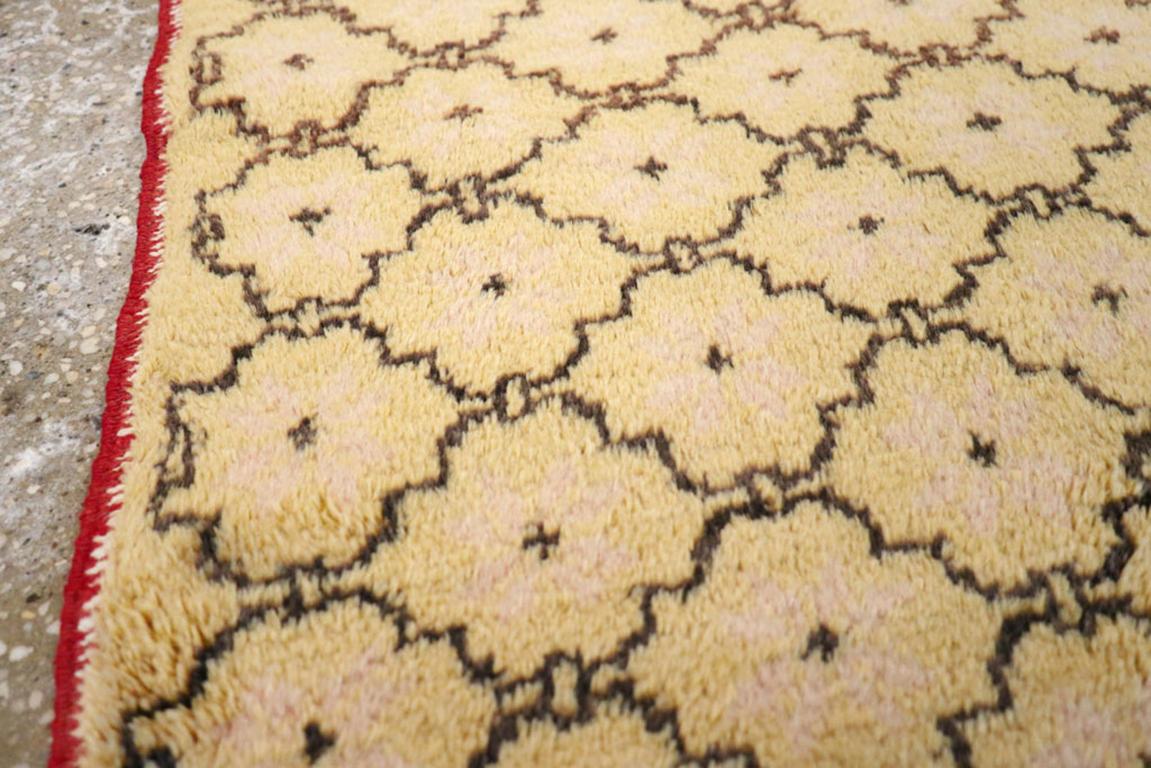 Galerie Shabab Collection Mitte des 20. Jahrhunderts Türkischer Anatolischer Wurfteppich (Rustikal) im Angebot