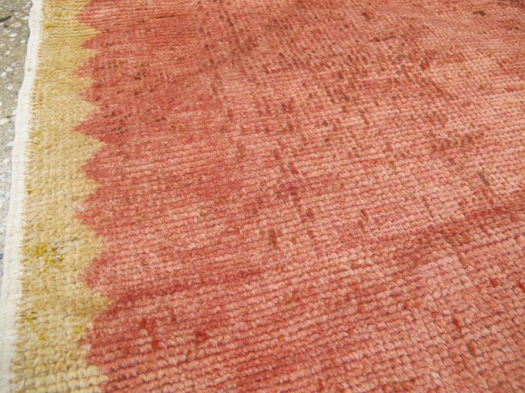 Galerie Shabab Collection Mitte des 20. Jahrhunderts Türkischer Anatolischer Wurfteppich (Rustikal) im Angebot