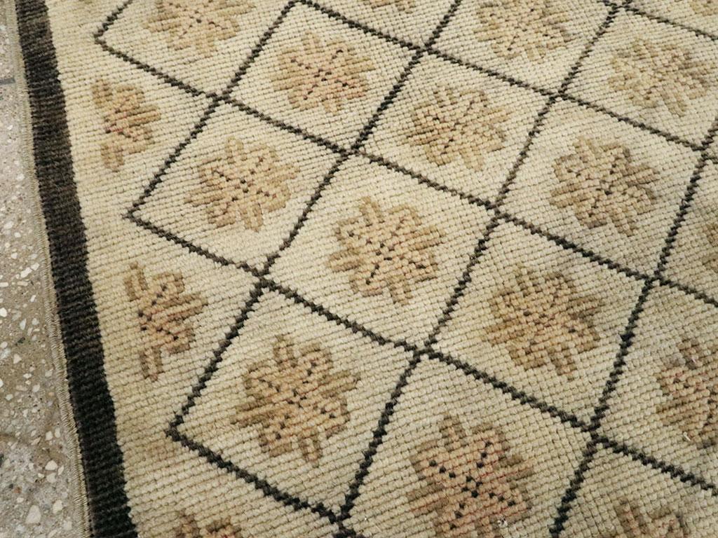 Rustique Collection Sabab, milieu du 20e siècle, tapis d'Anatolie turque en vente