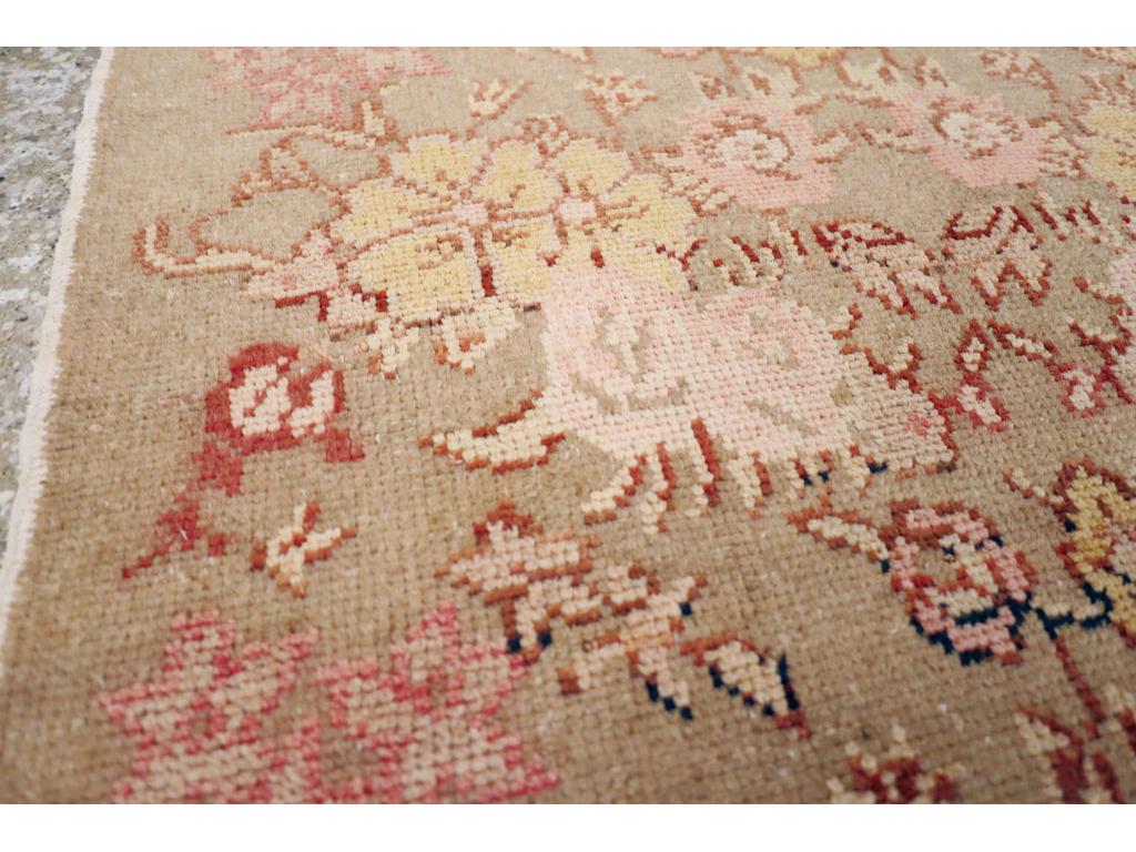 Colección Galerie Shabab Alfombra Turca de Anatolia de mediados del siglo XX Rústico en venta