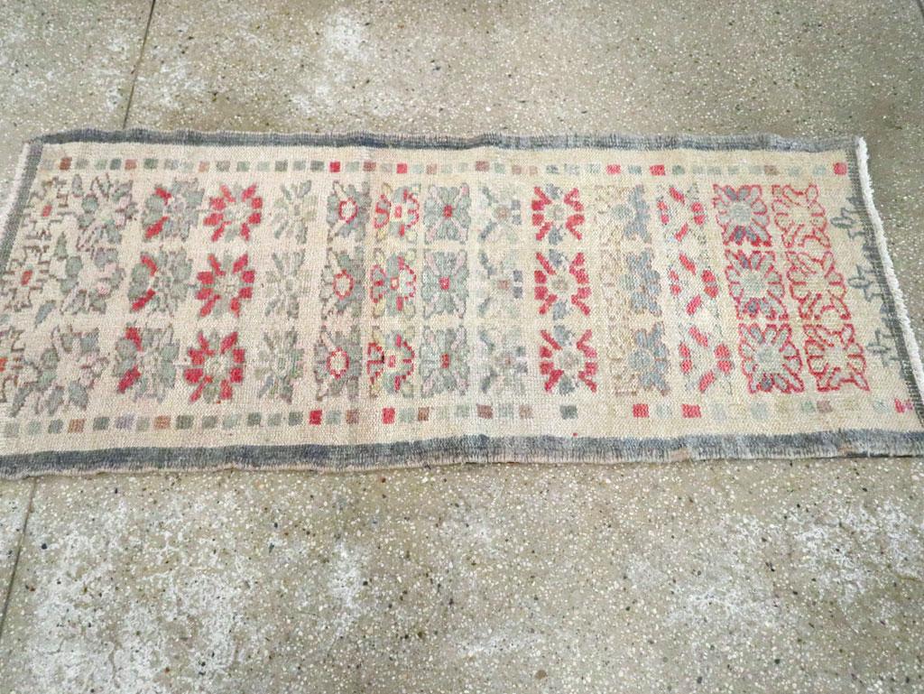 Colección Galerie Shabab Alfombra Turca de Anatolia de mediados del siglo XX Turco en venta