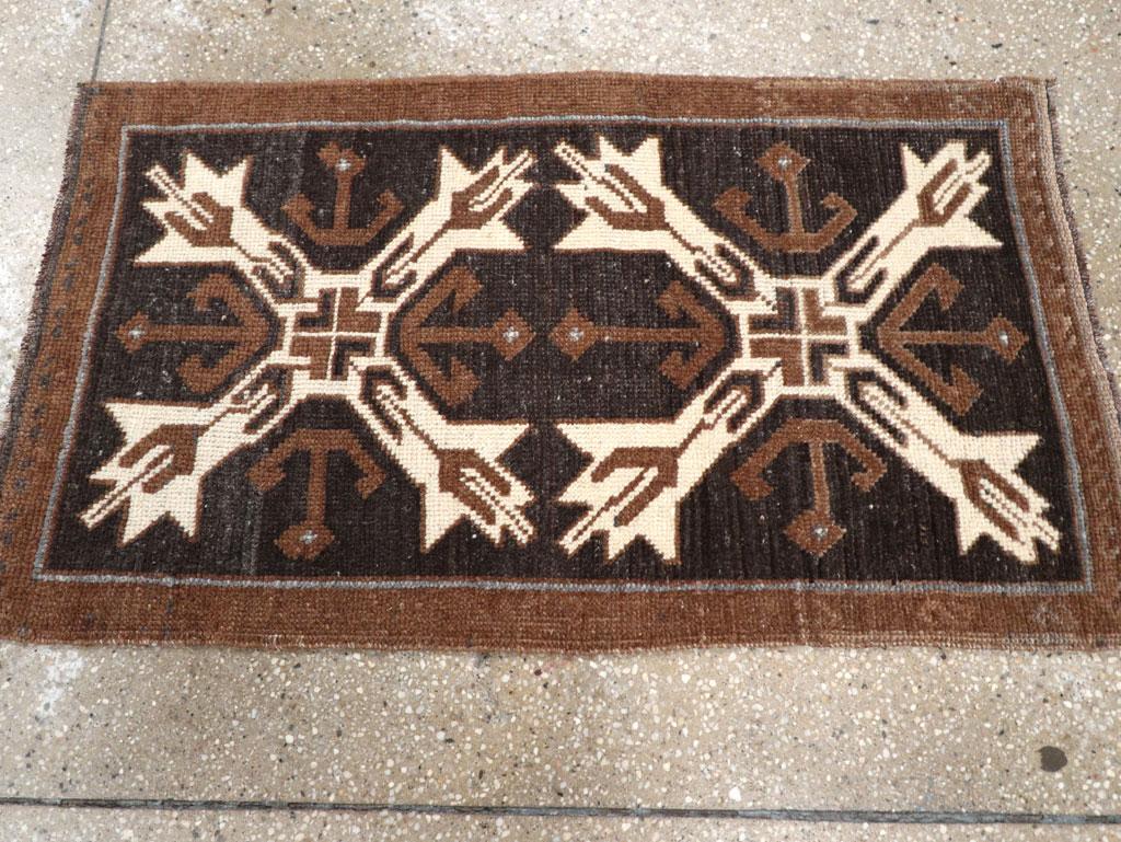 Hand-Knotted Galerie Shabab Collection Mid-20th Century Turkish Anatolian Throw Rug For Sale