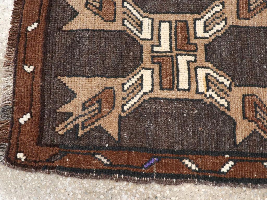 Annodato a mano Galerie Shabab Collection Tappeto da lancio turco anatolico della metà del XX secolo in vendita