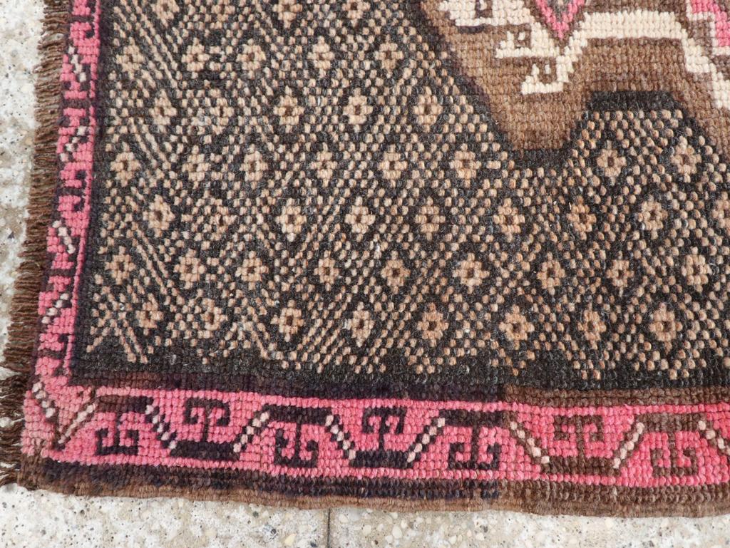 Galerie Shabab Collection Mitte des 20. Jahrhunderts Türkischer Anatolischer Wurfteppich (Handgeknüpft) im Angebot