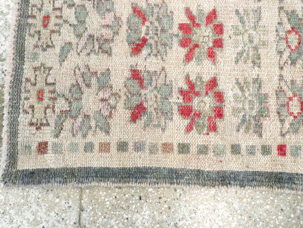 Colección Galerie Shabab Alfombra Turca de Anatolia de mediados del siglo XX Anudado a mano en venta