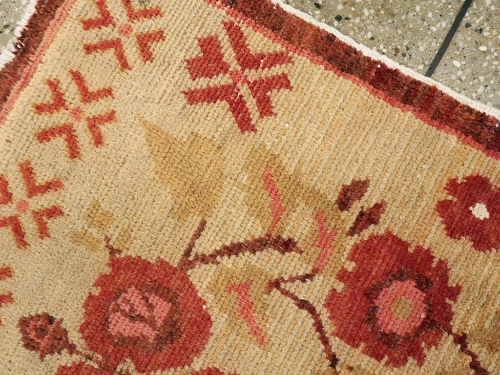 Galerie Shabab Collection Mitte des 20. Jahrhunderts Türkischer Anatolischer Wurfteppich im Zustand „Hervorragend“ im Angebot in New York, NY
