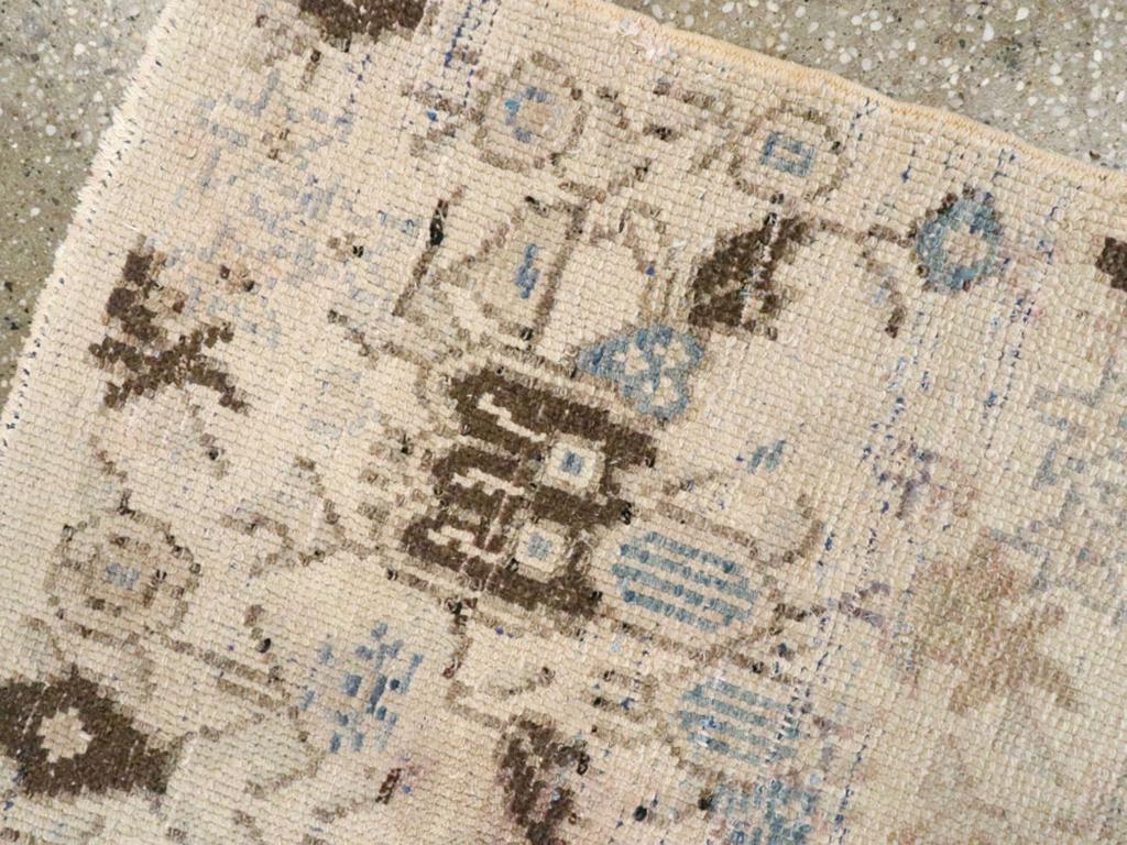 Colección Galerie Shabab Alfombra Turca de Anatolia de mediados del siglo XX Anudado a mano en venta