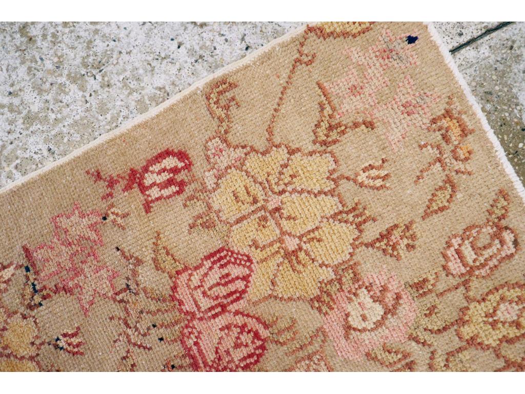 Colección Galerie Shabab Alfombra Turca de Anatolia de mediados del siglo XX Anudado a mano en venta