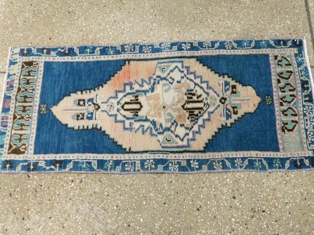 Galerie Shabab Collection Mid-20th Century Turkish Anatolian Throw Rug In Excellent Condition For Sale In New York, NY