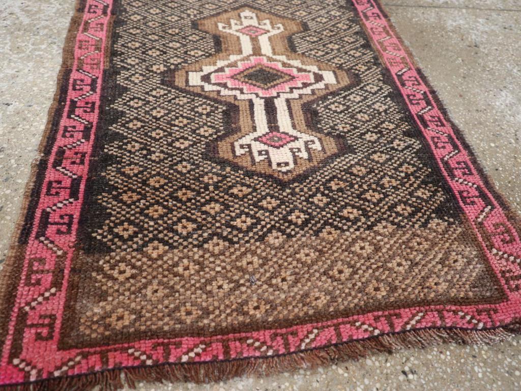 Galerie Shabab Collection Mitte des 20. Jahrhunderts Türkischer Anatolischer Wurfteppich im Zustand „Hervorragend“ im Angebot in New York, NY