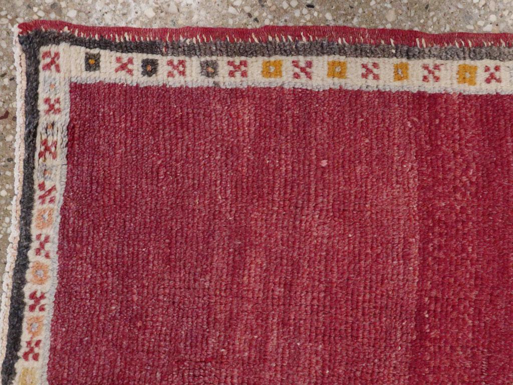 Galerie Shabab Collection Mitte des 20. Jahrhunderts Türkischer Anatolischer Wurfteppich (Wolle) im Angebot