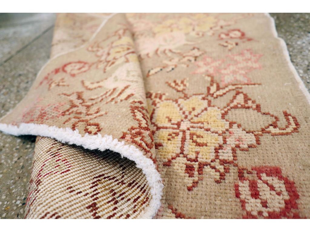 Colección Galerie Shabab Alfombra Turca de Anatolia de mediados del siglo XX en Excelente estado para la venta en New York, NY