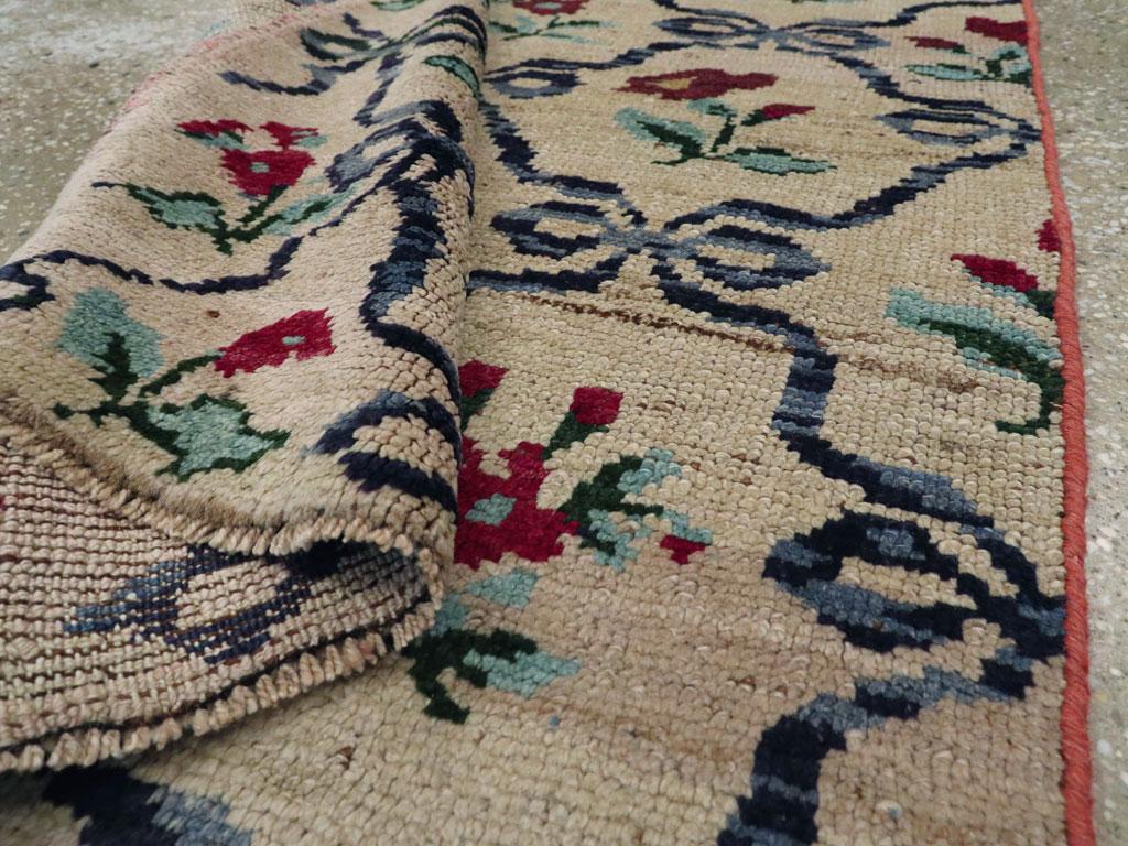 Colección Galerie Shabab Alfombra Turca de Anatolia de mediados del siglo XX en Excelente estado para la venta en New York, NY
