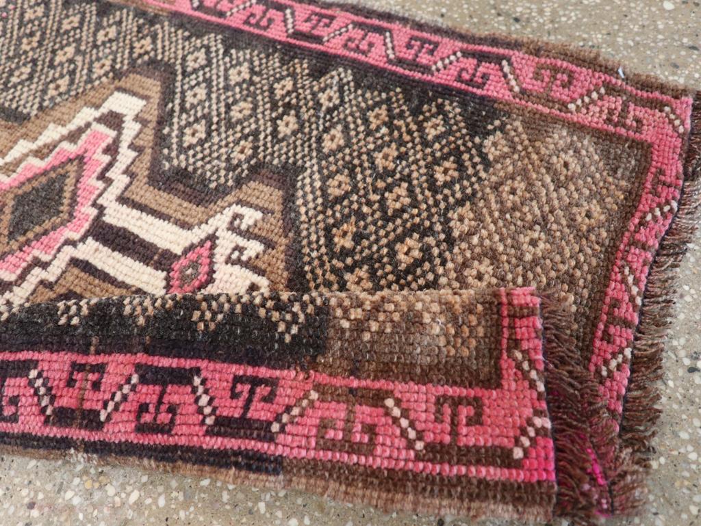Galerie Shabab Collection Mitte des 20. Jahrhunderts Türkischer Anatolischer Wurfteppich (Wolle) im Angebot