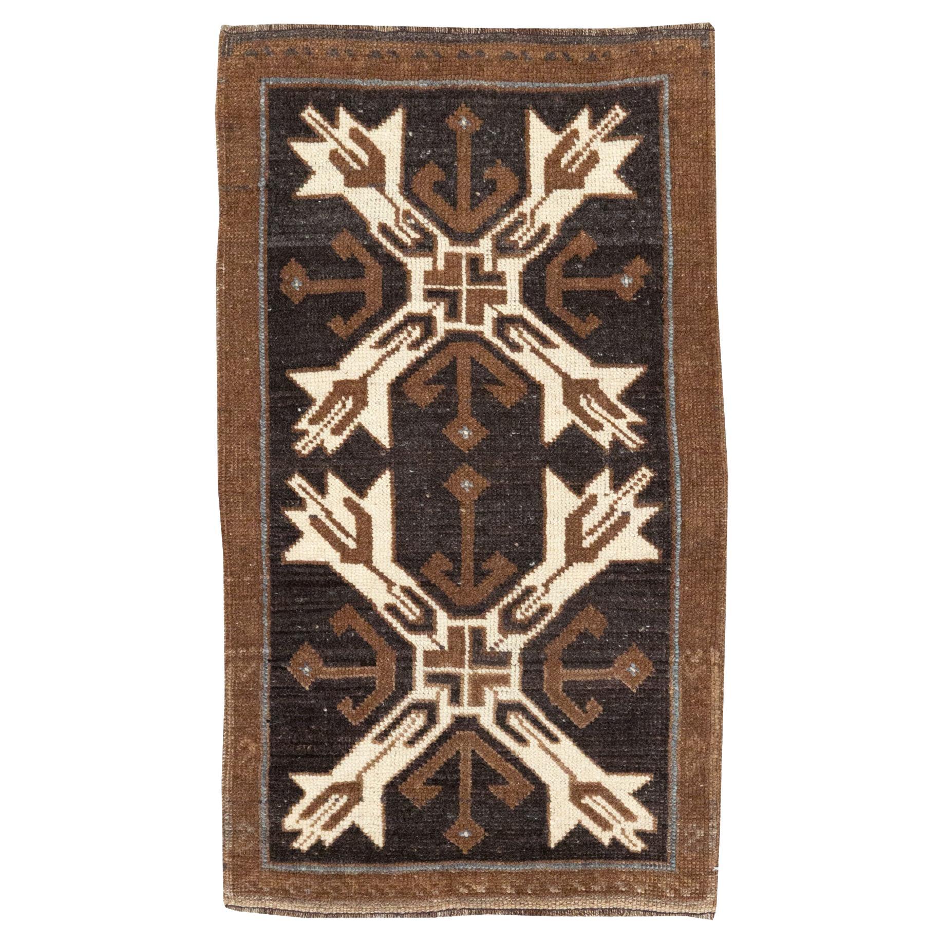Galerie Shabab Collection Mid-20th Century Turkish Anatolian Throw Rug For Sale