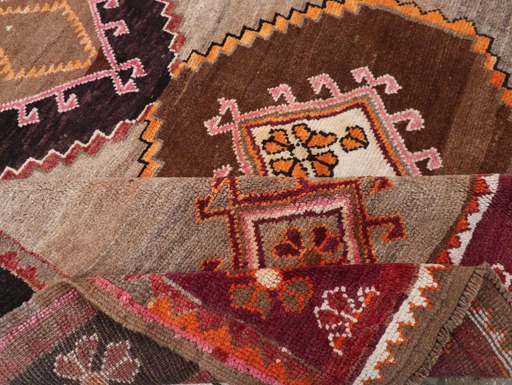 Colección Galerie Shabab Alfombra tribal turca de Anatolia de mediados del siglo XX Lana en venta