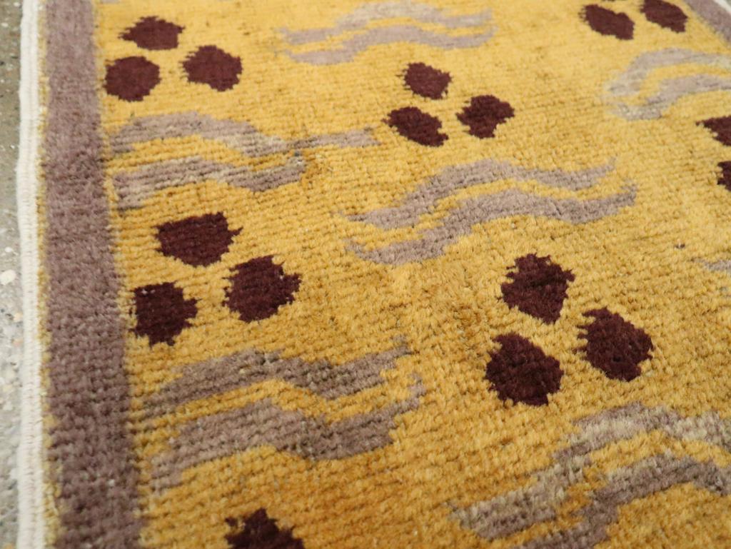 Galerie Shabab Collection Türkischer Art-Deco-Teppich aus der Mitte des 20. (Art déco) im Angebot