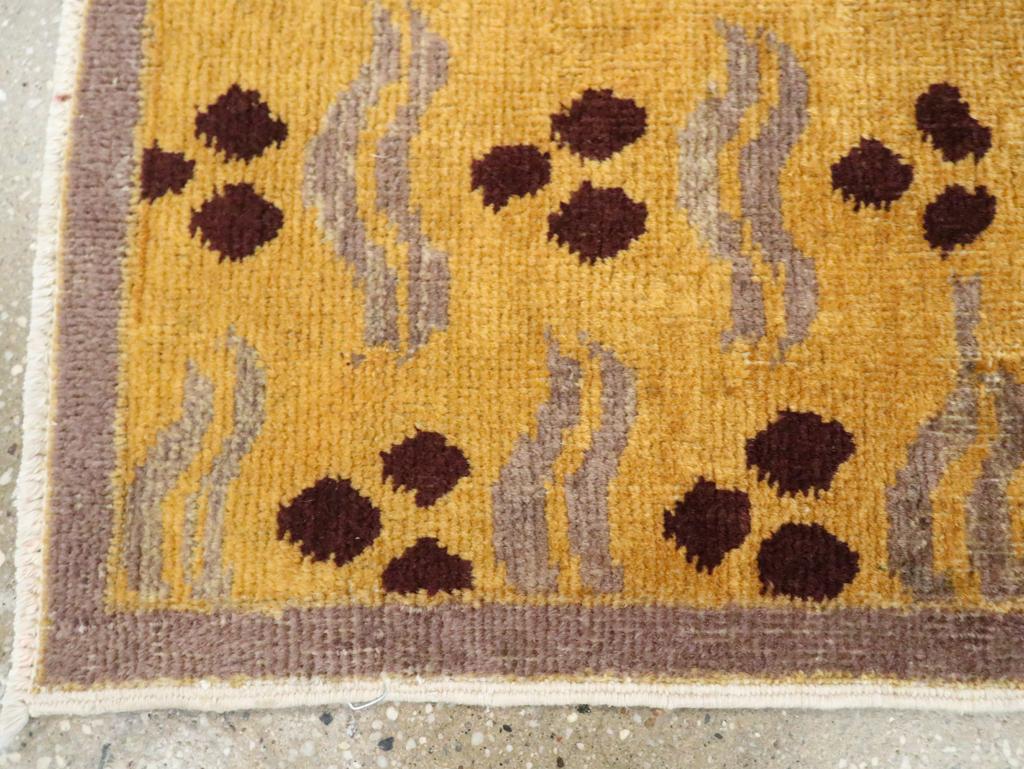 Galerie Shabab Collection Türkischer Art-Deco-Teppich aus der Mitte des 20. im Zustand „Hervorragend“ im Angebot in New York, NY