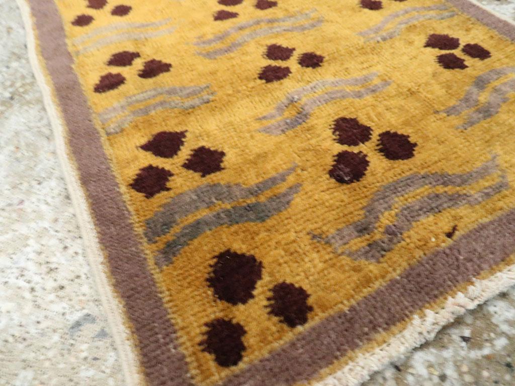 Galerie Shabab Collection Türkischer Art-Deco-Teppich aus der Mitte des 20. im Zustand „Hervorragend“ im Angebot in New York, NY