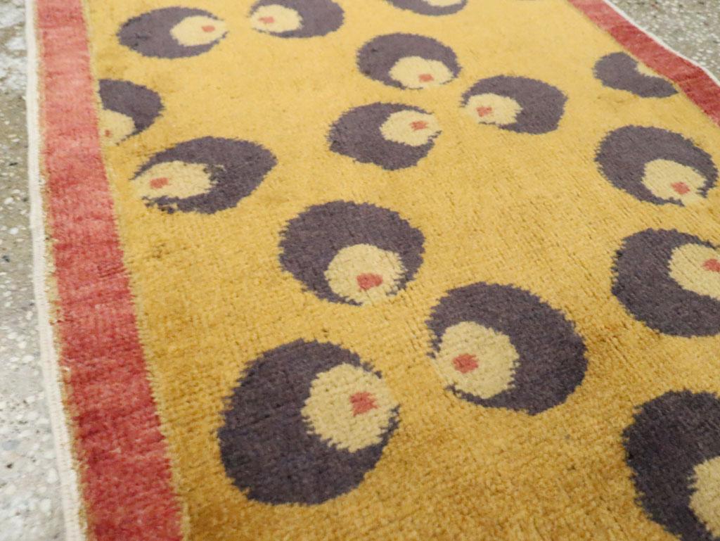 Galerie Shabab Collection Mitte des 20. Jahrhunderts Türkischer Art Deco Wurfteppich (Art déco) im Angebot