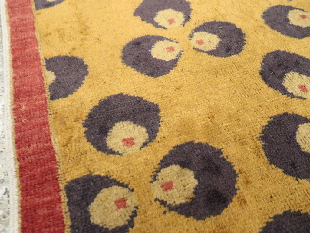 Galerie Shabab Collection Mitte des 20. Jahrhunderts Türkischer Art Deco Wurfteppich (Art déco) im Angebot